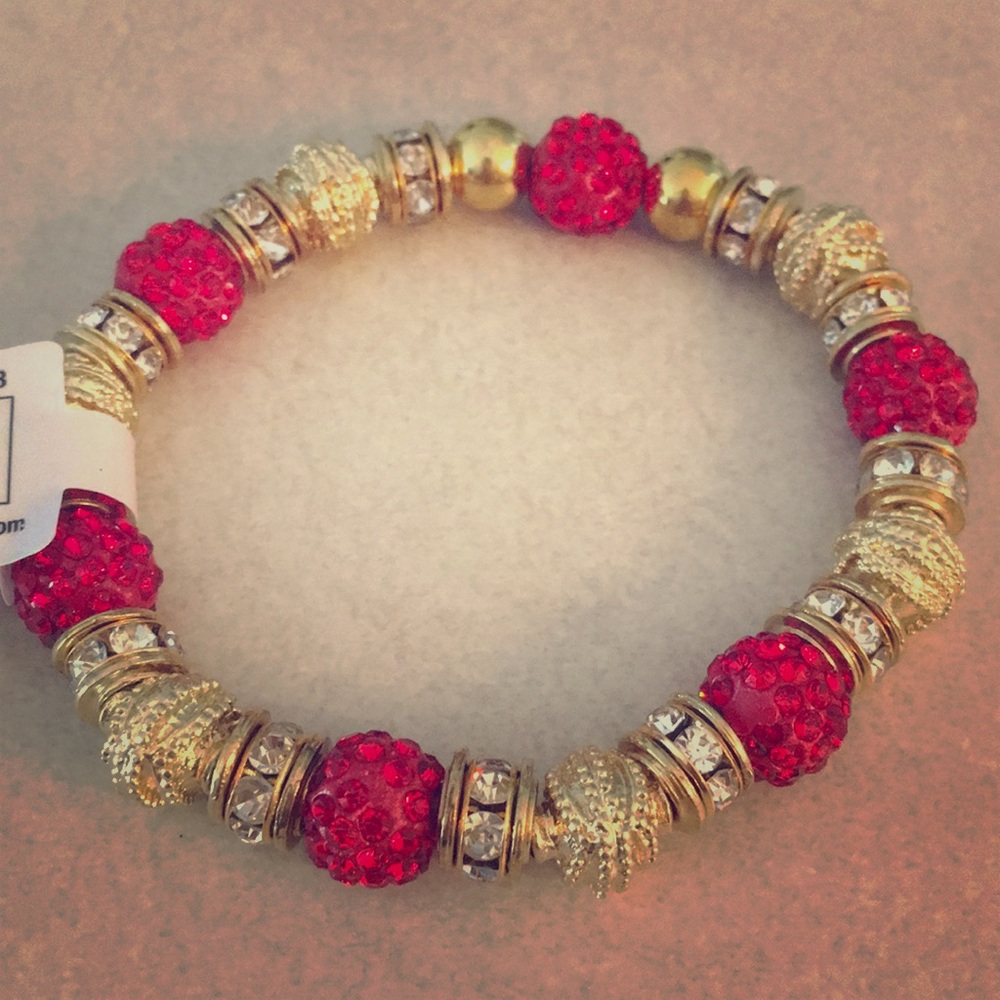 4 for $20 💫 | Red and gold beaded bracelet